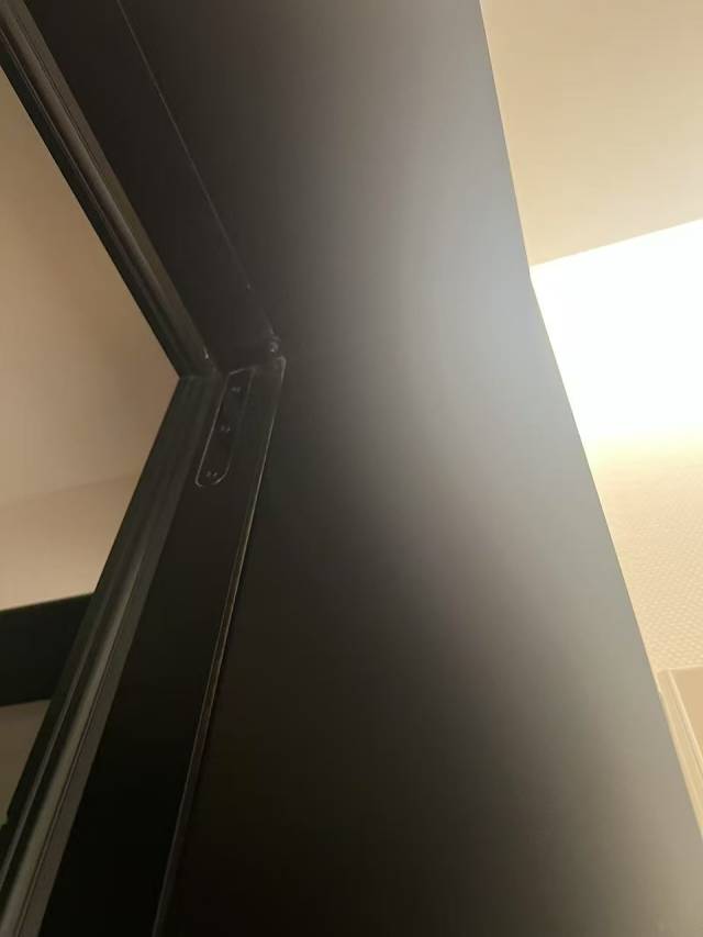 木门掉落也造成了门框损坏受访者供图